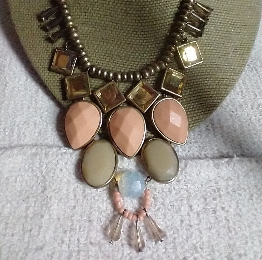 Goldtone green 🍏 peach 🍑 runway statement necklace lane bryant